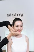 按摩步驟拉提步驟二:從下往上,由內往外拉提