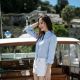 韓國 F(X)團體的Krystal Jung手提白色TOD’S Wave Bag 搭配TOD’S Double T 白色鞋款,清爽出遊。