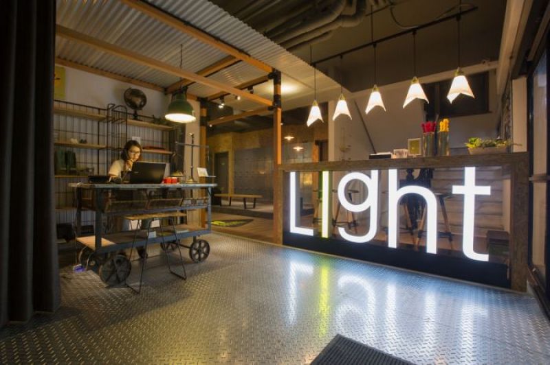 承億輕旅 (Light Hostel.tn)旗下的子品牌「Light Hostel承億輕旅」,讓許多外來背包客或國內旅客在經濟考量下仍有優質的住宿環境。陸續在嘉義、花蓮、高雄設館大受好評,而台南館同樣受到住客大量正面評語,讓喜愛分享生活熱情的旅客想要繼續回住。房間乾淨,舒適大廳,適合三五好友聊天,輕旅有心意的提供免費簡單飲料跟杯盤,早上輕早餐也受到網友盛讚,和朋友出遊更列為優先入住名單。http://www.lighthostel.com/