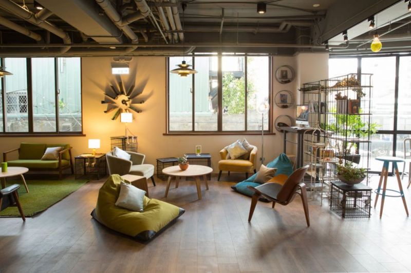 承億輕旅 (Light Hostel.tn)旗下的子品牌「Light Hostel承億輕旅」,讓許多外來背包客或國內旅客在經濟考量下仍有優質的住宿環境。陸續在嘉義、花蓮、高雄設館大受好評,而台南館同樣受到住客大量正面評語,讓喜愛分享生活熱情的旅客想要繼續回住。房間乾淨,舒適大廳,適合三五好友聊天,輕旅有心意的提供免費簡單飲料跟杯盤,早上輕早餐也受到網友盛讚,和朋友出遊更列為優先入住名單。http://www.lighthostel.com/