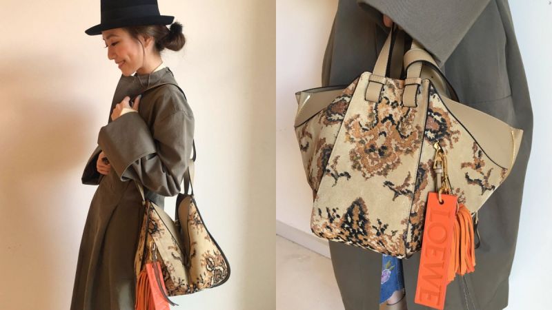 Look 2LOEWE這回把波斯地毯的圖紋轉化到Hommack包包上,濃郁色調、立體觸感都充滿異國風情,Marina選擇軍綠色廓形大衣做搭配,隨興中不失帥氣