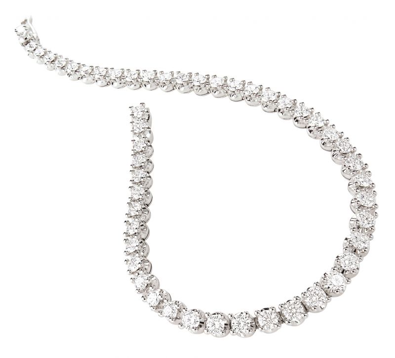 BVLGARI Corona系列鑽石手鍊白K金材質,皇冠式台座鑲嵌41顆圓形明亮切割鑽石(總重約4.49克拉)參考售價;約新台幣911,000元