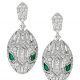 BVLGARI Serpenti Eyes on Me系列頂級祖母綠鑽石耳環頂級白K金耳環,鑲嵌4顆梨形切割祖母綠 (總重約0.56克拉) 、花式梯形切割鑽石與密鑲鑽石 (總重約2.98克拉) 。參考售價約NT$2,000,000