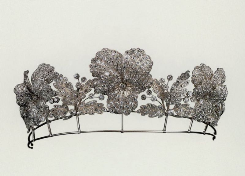 1850年代 Chaumet 所打造的三色堇冠冕,是世界上最早的轉換式珠寶作品