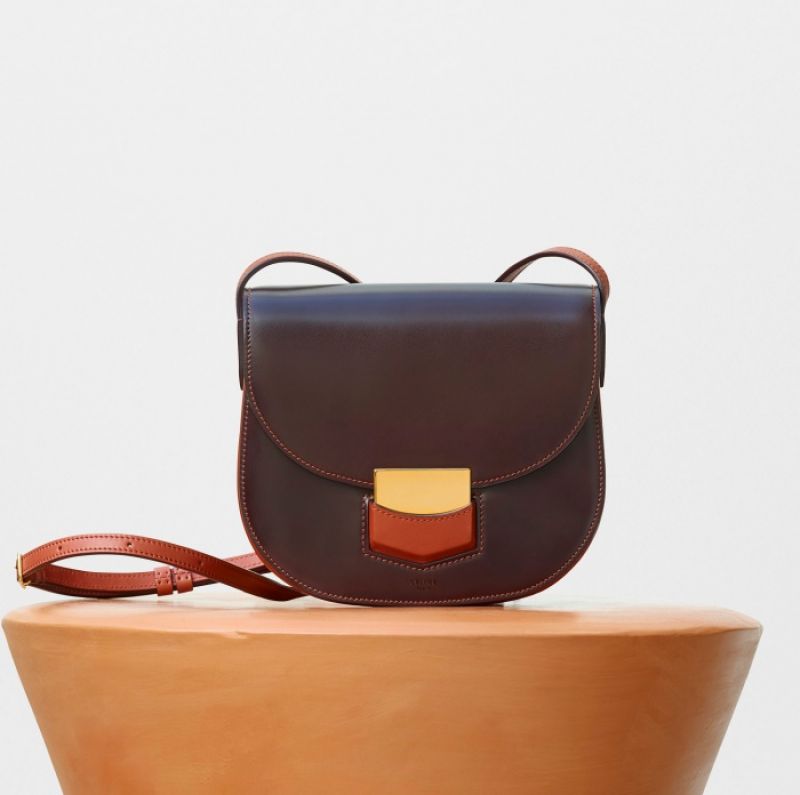 Trotteur酒紅釉面小牛皮肩背包 $65,000