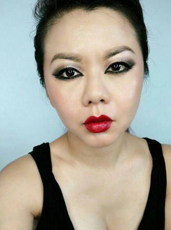 義大利女性重點妝容示範
