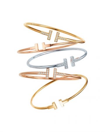 Tiffany T 系列手鐲(上至下) T Wire 18K金鑲鑽手鐲NT$ 122,000 T Wire 18K玫瑰金手鐲NT$ 61,000 T Wire 18K白金鑲鑽手鐲NT$ 122,000 T Wire 18K玫瑰金鑲鑽手鐲NT$ 122,000 T Wire 18K金手鐲NT$ 61,000