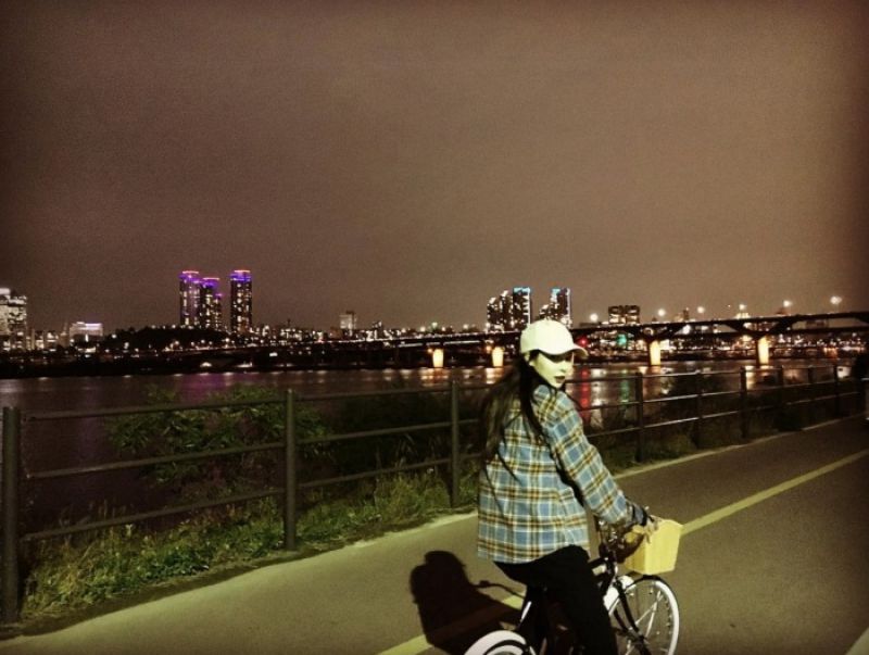 雙子座 5.21~6.20最近這週情緒上有些陰晴不定,就算生活上出現好消息,或工作上受到肯定,感覺上你都並不是全然開心,如果有什麼懸念不妨提出和身邊朋友情人討論,如果都不溝通,你捉摸不定的心思和喜怒就會讓人感覺非常沒有安全感,尤其是情人。因此生活中,別忘了多給旁人一點笑容,沒有對象的雙子,還會因為你的笑容而招來好的桃花唷!