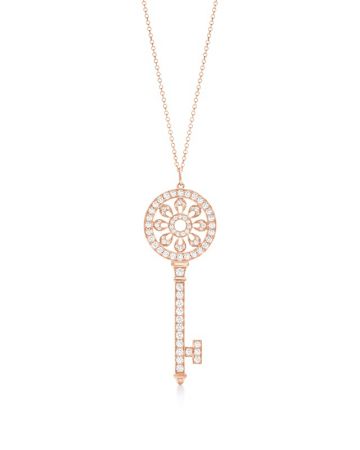 Tiffany Keys 18K玫瑰金鑲鑽花瓣形鑰匙鍊墜 NT$317,000 (鍊墜價格,不含項鍊)