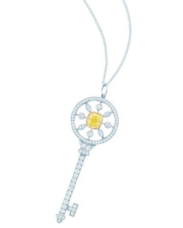 Tiffany Keys 黃鑽與白鑽圓形萬花筒鑰匙鍊墜 (Elle Fanning 配戴款),價格店洽