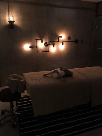 男貴賓室
