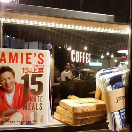 餐廳現場也將販售Jamie Oliver的中譯本食譜書