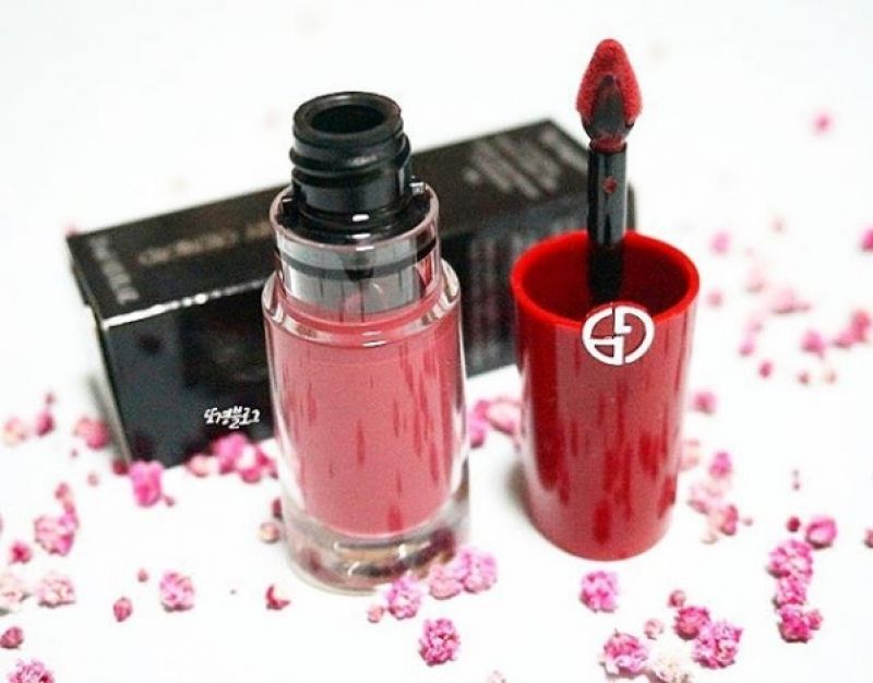 Giorgio Armani Lip Magnet刷頭好上色。(IG@kkkyounge)