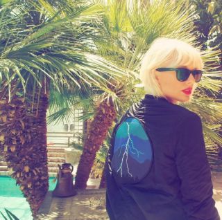 泰勒絲(Taylor Swift):「我會建議我的朋友們真的要單身一段時間,因為當你在戀愛或是和某人約會時,其實你是經由他們的眼睛來為你的生活做決定。但當你花幾年時間,完全不偏不倚的去做真正的自己,你才會搞清楚自己想要什麼。」