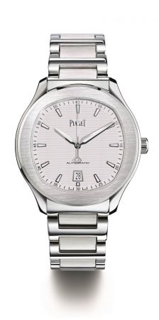 Piaget Polo S腕錶42 毫米精鋼材質搭載伯爵製1110P自動上鍊機械機芯秒針及日期顯示,防水100米精鋼鏈帶折疊式錶釦台幣參考售價 352,000元