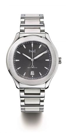 Piaget Polo S腕錶42 毫米精鋼材質搭載伯爵製1110P自動上鍊機械機芯秒針及日期顯示,防水100米精鋼鏈帶折疊式錶釦G0A41003台幣參考售價 352,000元