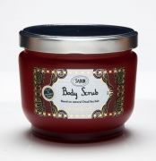 奇幻樂園身體磨砂膏 Body Scrub 600g/NT$2,080透過以色列死海鹽,萃取巴西熱帶雨林植物精油,能溫和有效的去除老舊角質,保濕滋潤肌膚,享受居家SPA極致體驗。 深邃迷人的暗酒紅限量包裝,彷彿冬日中讓你溫暖的熱紅酒,餘韻優雅迷人,呈現極致優雅的單寧。