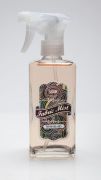 奇幻樂園織物香氛噴霧 Fabric Mist 350ml/NT$980以限量奇幻樂園的香氣傳達與意境表現徹底圍裹著家居織物,帶來美好的聖誕節慶氛圍。