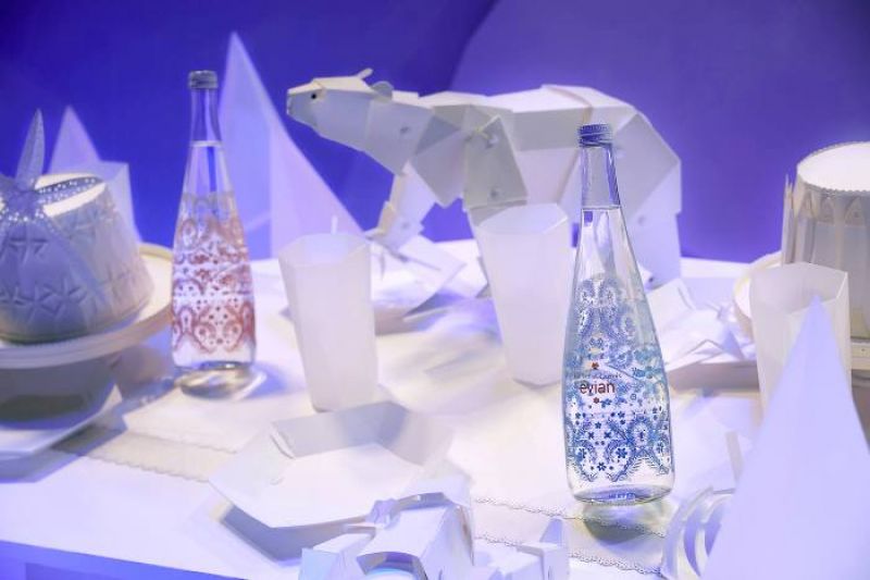 巴黎拉法葉百貨( Galeries Lafayette Paris ) 北極熊與evian X Chritian Lacroix 限量瓶主題櫥窗布置