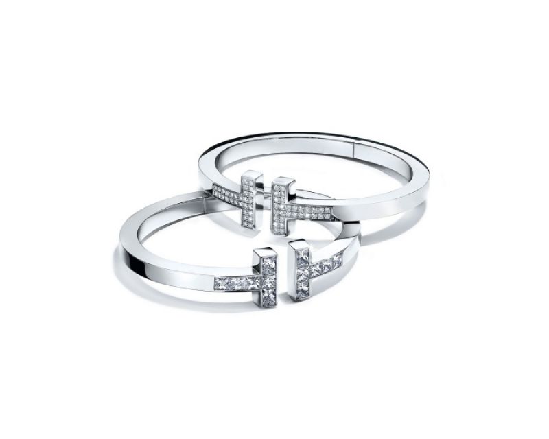 Tiffany T Square手鐲 (上) 18K白金鋪鑲鑽石手鐲 NT$382,000 (下) 18K白金公主式切割鑽石手鐲 價格店洽