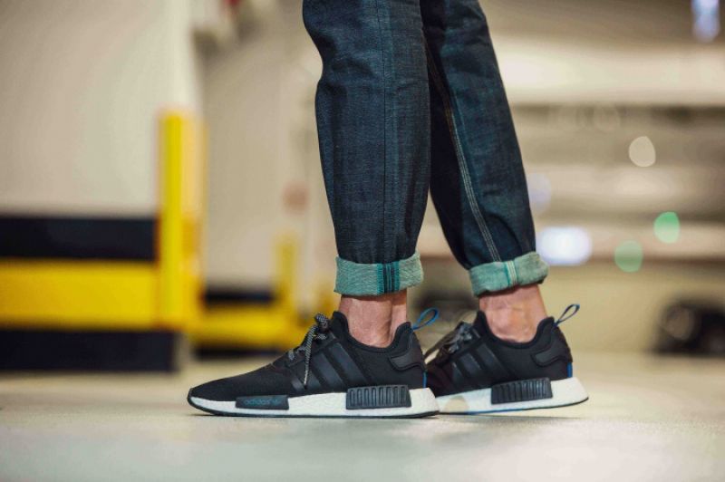 adidas Originals NMD R1形象照NTD5,290 (男女鞋款)