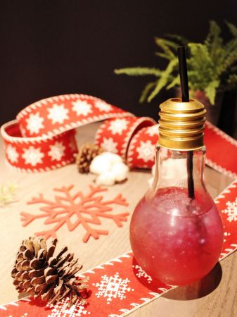 以接骨木花茶為基底的Christmas ball冰冰甜甜,受到大小朋友喜愛