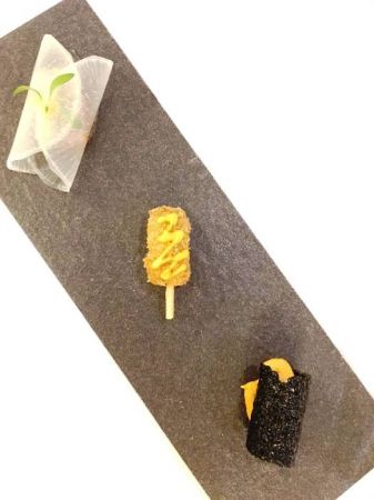 開胃小點:香酥牛肉丸、酥脆海苔捲、鮭魚甜捲