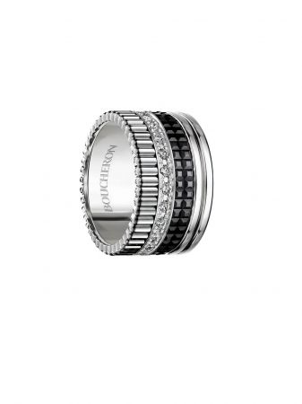 白K金與陶瓷鑲嵌鑽石戒指,Boucheron。