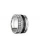 白K金與陶瓷鑲嵌鑽石戒指,Boucheron。