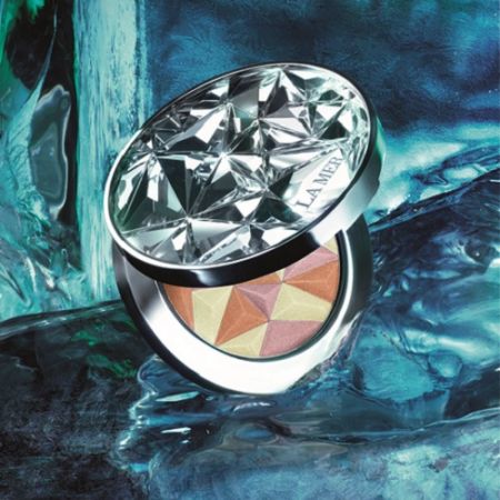 La Mer海洋拉娜推出全新「限量版極光星塵亮妍餅」