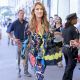 歌壇天后席琳狄翁(Celine Dion)手提Palazzo Empire黃色拼接黑色牛皮提包於紐約街頭, NT$120,000
