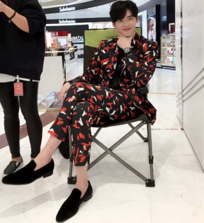 處女座 8.23~9.22處女座本週顯得特別忙碌緊繃,無論大事小事少了自己就是不行,在生活與工作雙重壓力下顯得有些分身乏術,好消息是水星能為你帶來生活的調劑,減輕精神上的壓力,無論是朋友閒聊或感情滋潤只要與自己喜歡的伴侶相處,稍稍休息之後就可以走更長遠的路,不妨Keep住自己積極的能量,把事情一鼓作氣的完成吧!