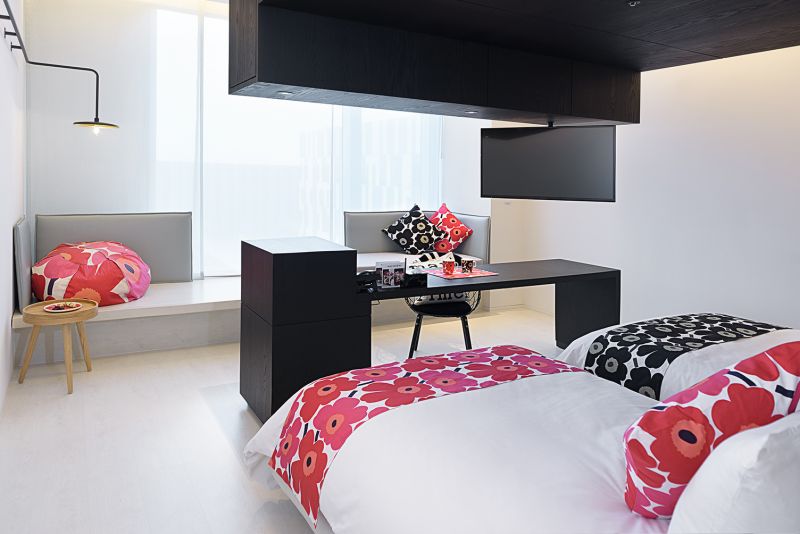 Mix Mari Room 風格客房。入住三款主題房前50名,加碼贈送 Marimekko 聖誕限定 Logo 袋