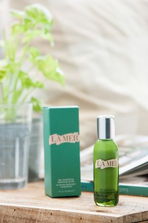 LA MER海洋拉娜推出全新「活膚水潤精萃」30ml/售價NT$7,500,2017/1/1正式上市