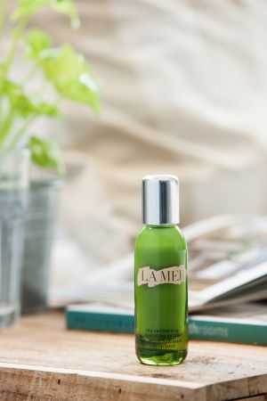 LA MER海洋拉娜推出全新「活膚水潤精萃」30ml/售價NT$7,500,2017/1/1正式上市