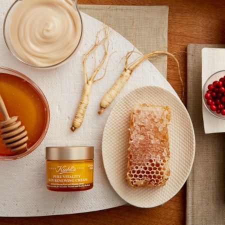 Kiehl’s 契爾氏 蜂蜜紅蔘亮采活膚霜 50ml / NT$2,300(2017.1上市)