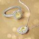 DE BEERS Aura 枕形黃鑽鑽戒 價格店洽; Aura 梨形黃鑽鍊墜 價格店洽