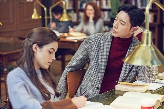 《Man to Man》實力派男演員朴海鎮、樸誠雄、延政勳主演的新劇《Man to Man》,講述一位成為了超級巨星的保鑣後,多才多藝的謎樣男子,及他所捲入的各種刺激事件。是《太陽的後裔》編劇金元碩最新力作,而且宋仲基確認將客串演出,又是一部man力破表的韓劇。 2017年3月首播