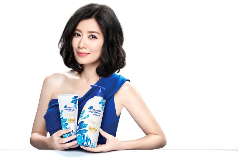 纖細的身形和細緻的臉蛋依舊宛若少女般,賈靜雯被網友大讚不愧是最美逆齡孕婦
