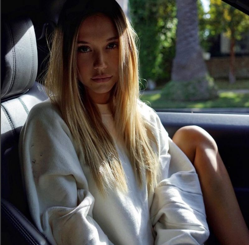 Alexis Ren