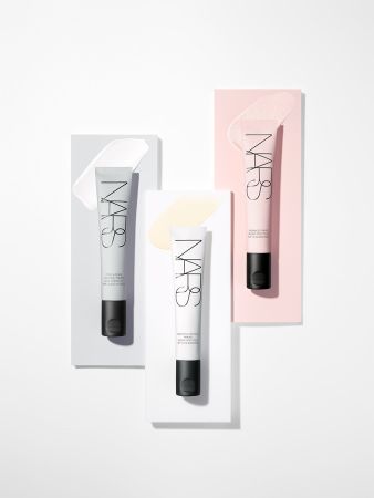 (左至右)輕無畏!零孔慌妝前乳30ml/NTD1,300輕無畏!多重防護乳 SPF 50/PA++++ 30ml/NTD1,300輕無畏!裸光妝前乳SPF 35/PA+++ 30ml/NTD1,300