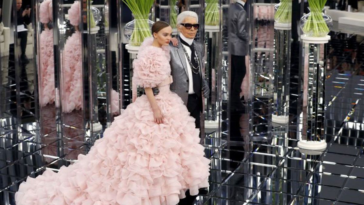 鏡面秀場的秘密、莉莉蘿絲戴普壓軸走秀…CHANEL 2017春夏高級訂製系列亮點直擊!