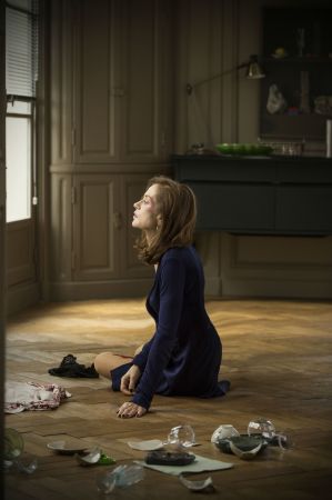 金球獎最佳外語片《她的危險遊戲》台灣將於2/17上映。