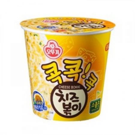 韓國不倒翁(OTTOGI)也是韓國泡麵領導品牌之一。旗下超強的風味麵,除了經典辣炒年糕,炸醬風味的炒碼麵外,起司風味乾拌杯麵和番茄義大利麵都是異國風情創意麵。香濃的不倒翁起司風味乾拌杯麵有香濃的切達起司粉和Q彈有嚼勁的特製麵體,而且沒有調理油包不會弄得油膩膩的。只要將杯蓋撕至虛線,倒入沸水至杯麵內緣標示線,蓋上杯蓋待4分鐘後,打開杯蓋將麵攪拌均勻,蓋上杯蓋。接著用筷子戳杯蓋上4個瀝水孔,將水瀝掉後再放入調味料攪拌均勻,即可享用,最適合繁忙時間補給體力了。