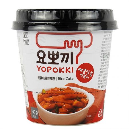 韓國 YOPOKKI 辣炒年糕 隨身杯 :內富有真空年糕與辣炒醬,通通倒入杯中蓋上蓋子上下搖勻後加入熱水用微波兩分半加熱,就有一大杯熱辣過癮的韓式炒年糕囉。