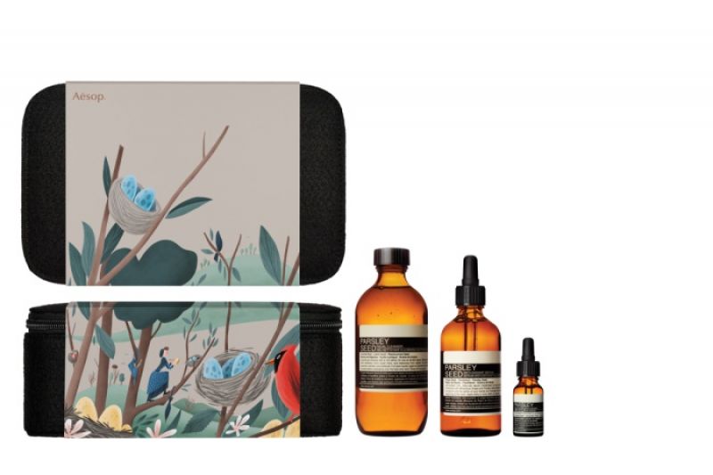 熱誠的插畫師禮盒,NT 5,600(香芹籽潔面露200 mL 6.8 fl oz+香芹籽抗氧化精華100 mL 3.4 fl oz+香芹籽抗氧化眼部精華15 mL 0.5 fl oz)
