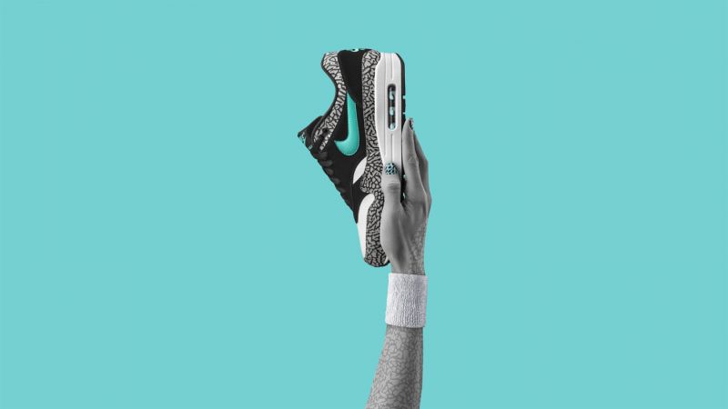 Nike Air Max 1 atmos Elephant Air Max 1 atmos是2016年Air Max Day中“Vote Back 100票選經典”活動中,獲得最終票選勝出的鞋款。這雙鞋由Nike與日本知名零售品牌Atmos聯名設計,於2006年隨“Zoo Pack”系列一同發表 。