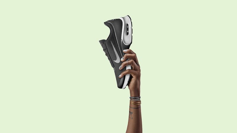 女款Nike Air Max Jewell以首次發佈於1998年並廣受歐洲女性喜愛的Air Max Plus為設計靈感,Nike Air Max Jewell是迄今以來第二雙女生專屬的Air Max鞋款。