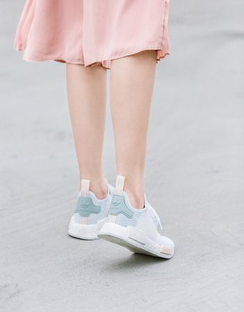 NMD_R1 W (BY3033),NT5,290