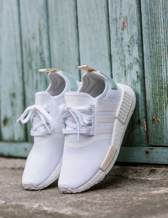 NMD_R1 W (BY3033),NT5,290